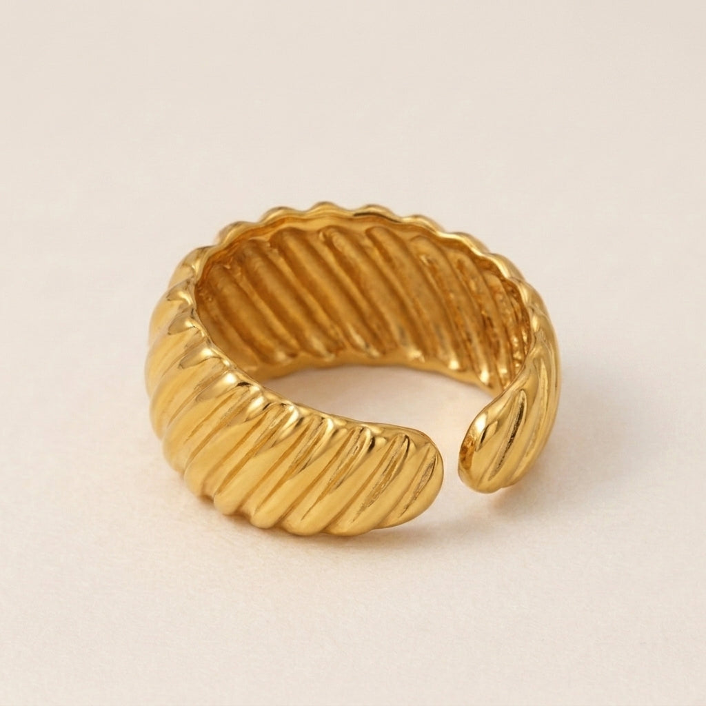 Ribbed Domed Ring