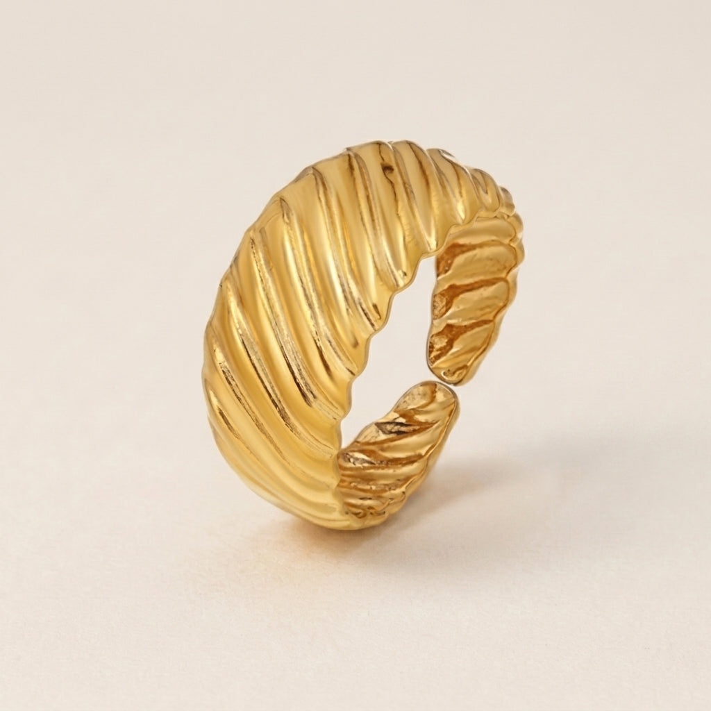 Ribbed Domed Ring