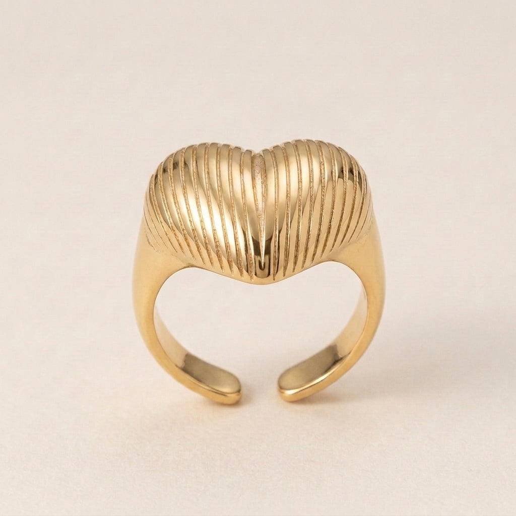 Ribbed Heart Ring