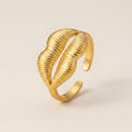 Kiss ring